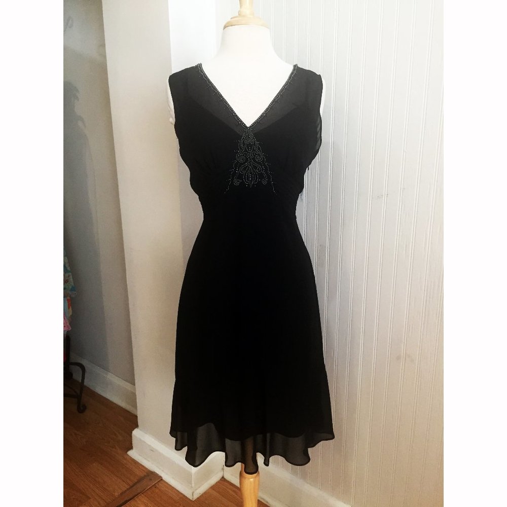 Black cocktail dress by Papell 12 petite